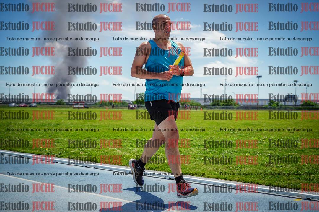 Fotos durante el transcurso de los relevos 20' para running teams - serie 1