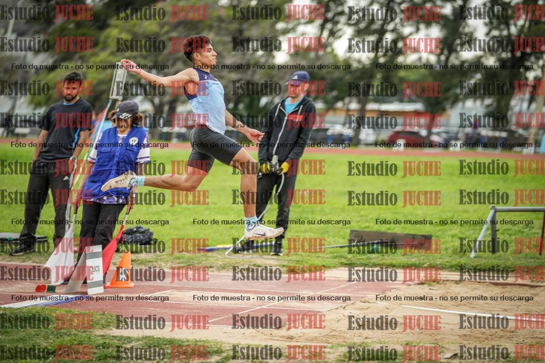 Fotos del salto en largo de varones