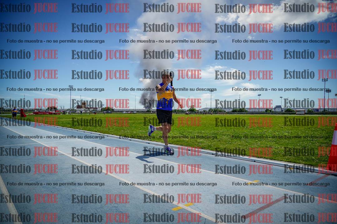 Fotos durante el transcurso de los relevos 20' para running teams - serie 1