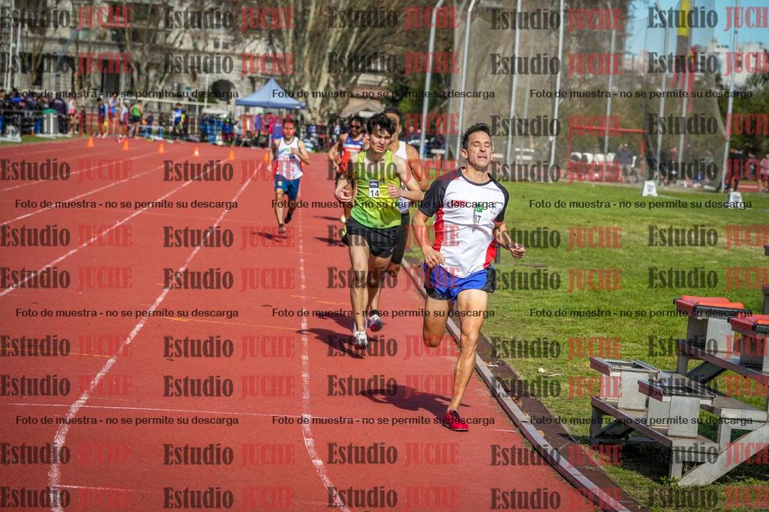 Fotos de los 800 m llanos de varones