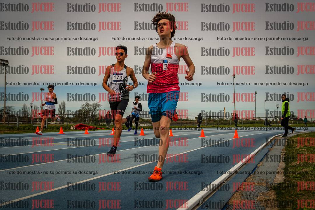 Fotos de los 800 m llanos de varones - U17