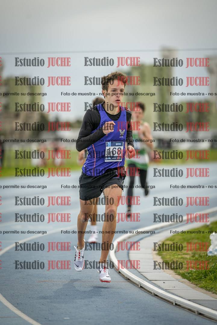 Fotos de los 800 m llanos de varones - U17