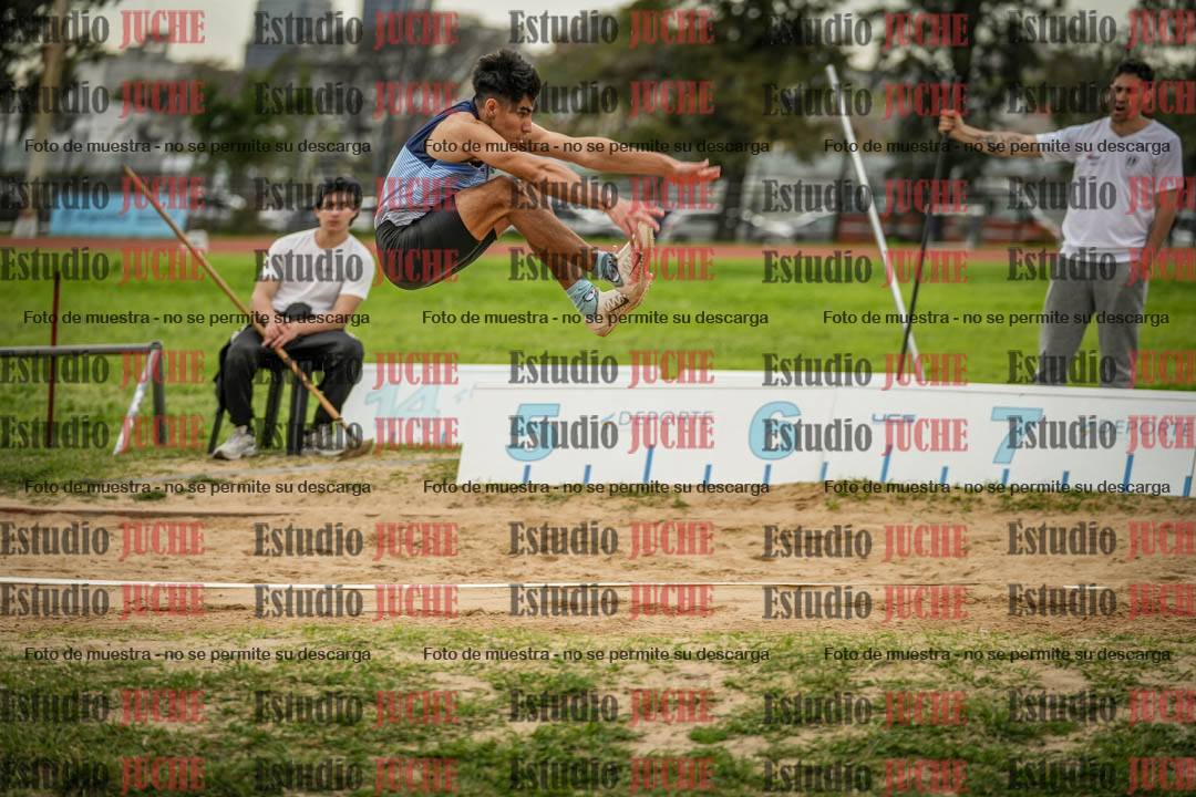 Fotos del salto en largo de varones