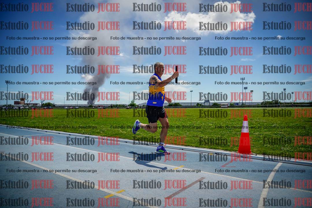 Fotos durante el transcurso de los relevos 20' para running teams - serie 1