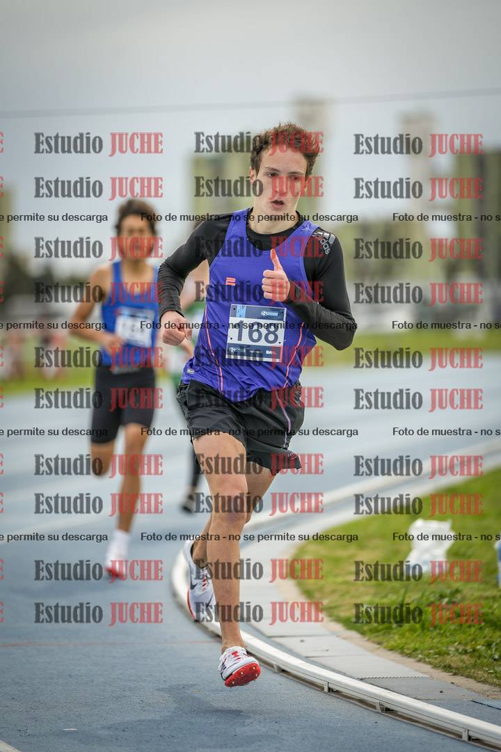 Fotos de los 800 m llanos de varones - U17