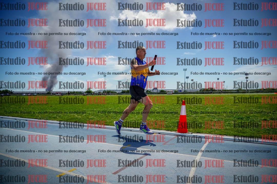 Fotos durante el transcurso de los relevos 20' para running teams - serie 1