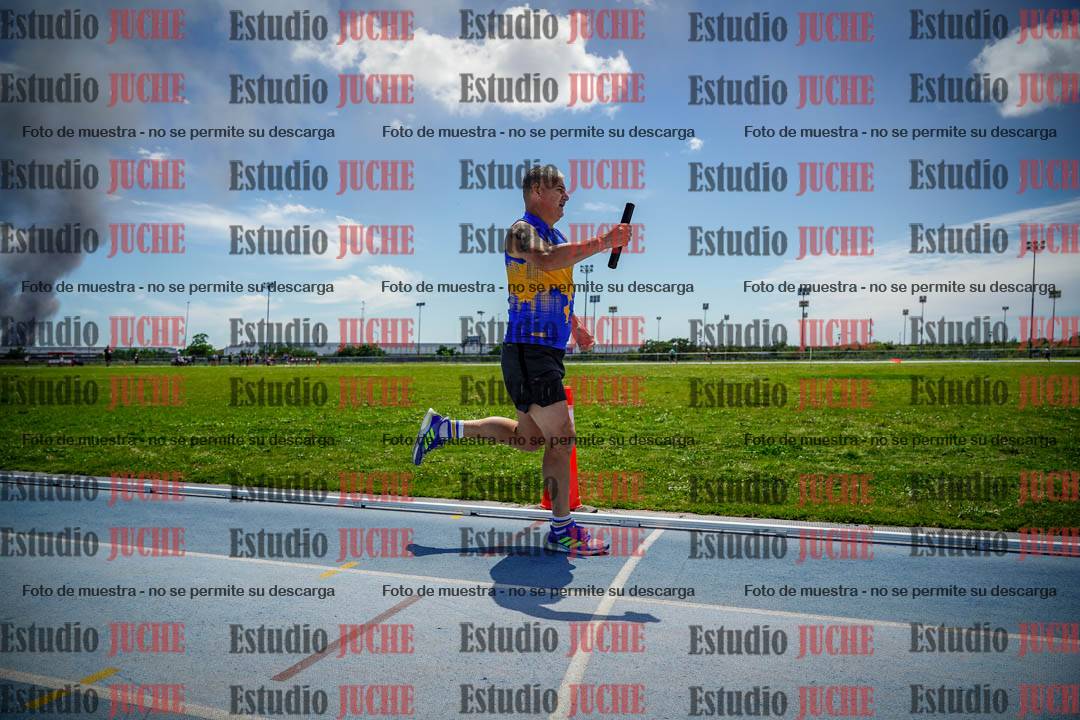Fotos durante el transcurso de los relevos 20' para running teams - serie 1