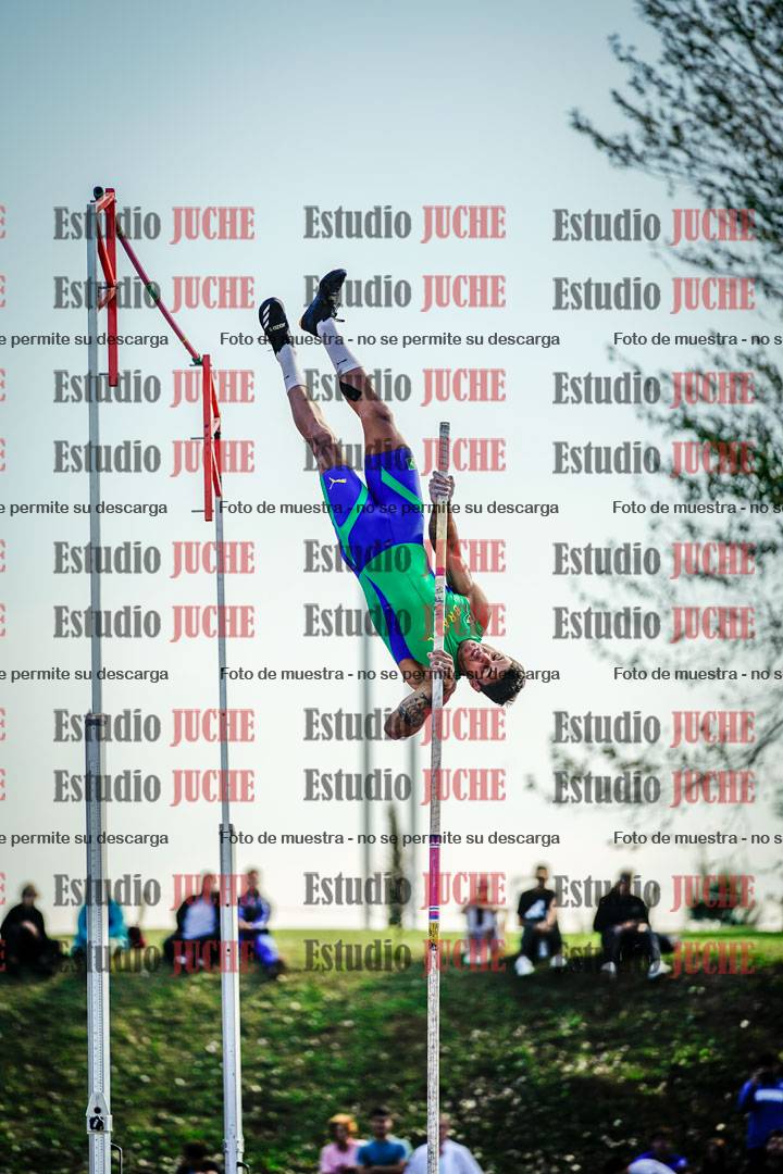 Fotos del salto con garrocha de varones - FINAL