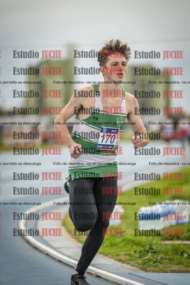 Fotos de los 800 m llanos de varones - U17