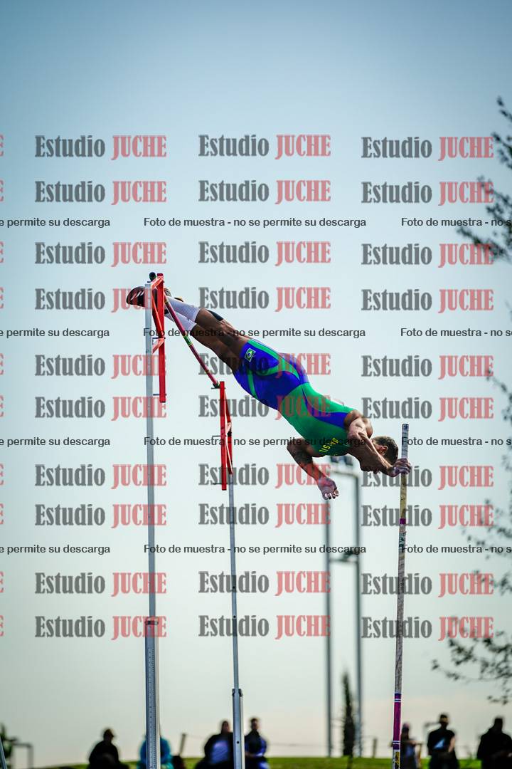 Fotos del salto con garrocha de varones - FINAL