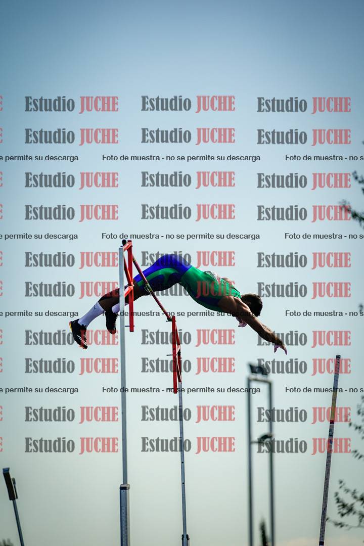 Fotos del salto con garrocha de varones - FINAL