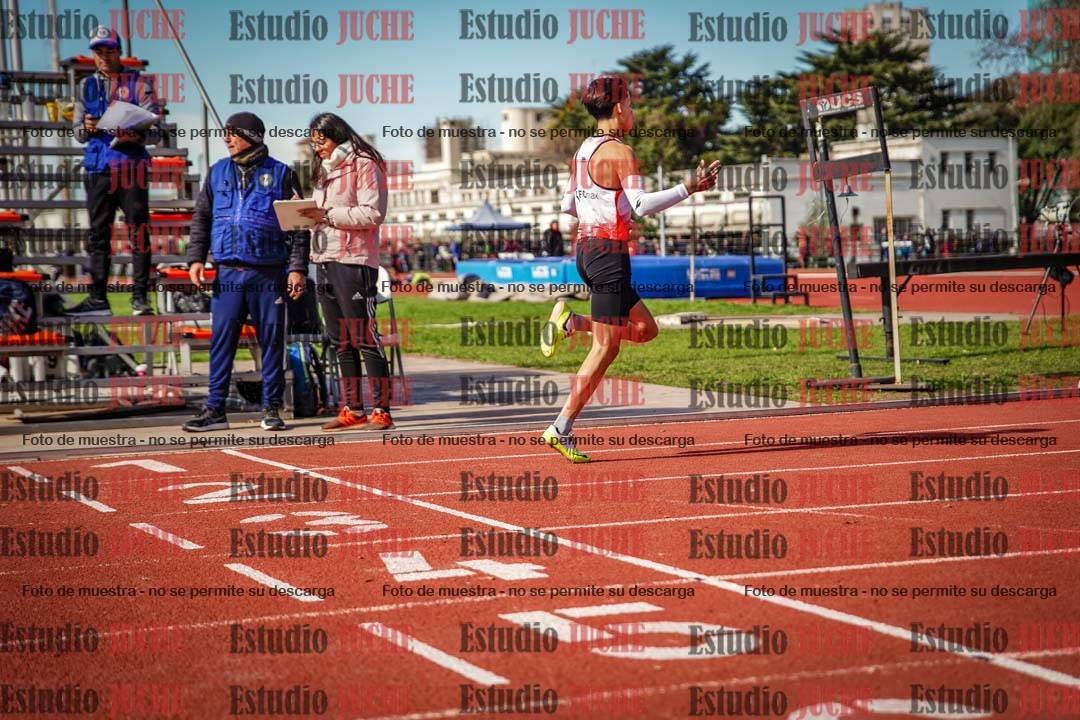 Fotos de los 800 m llanos de varones