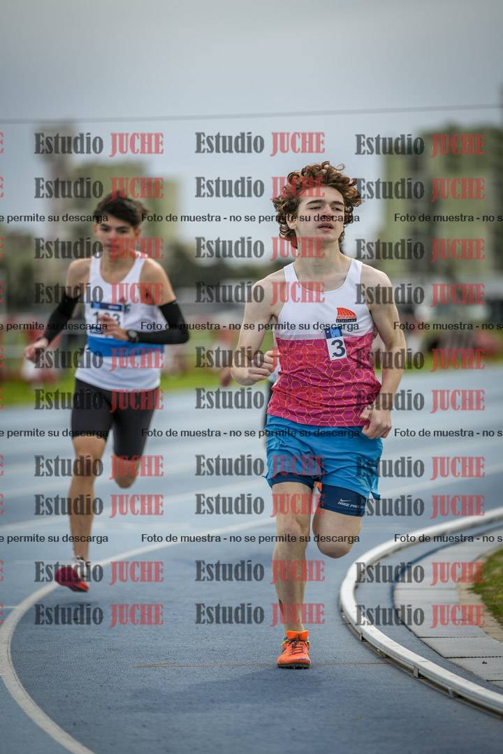 Fotos de los 800 m llanos de varones - U17