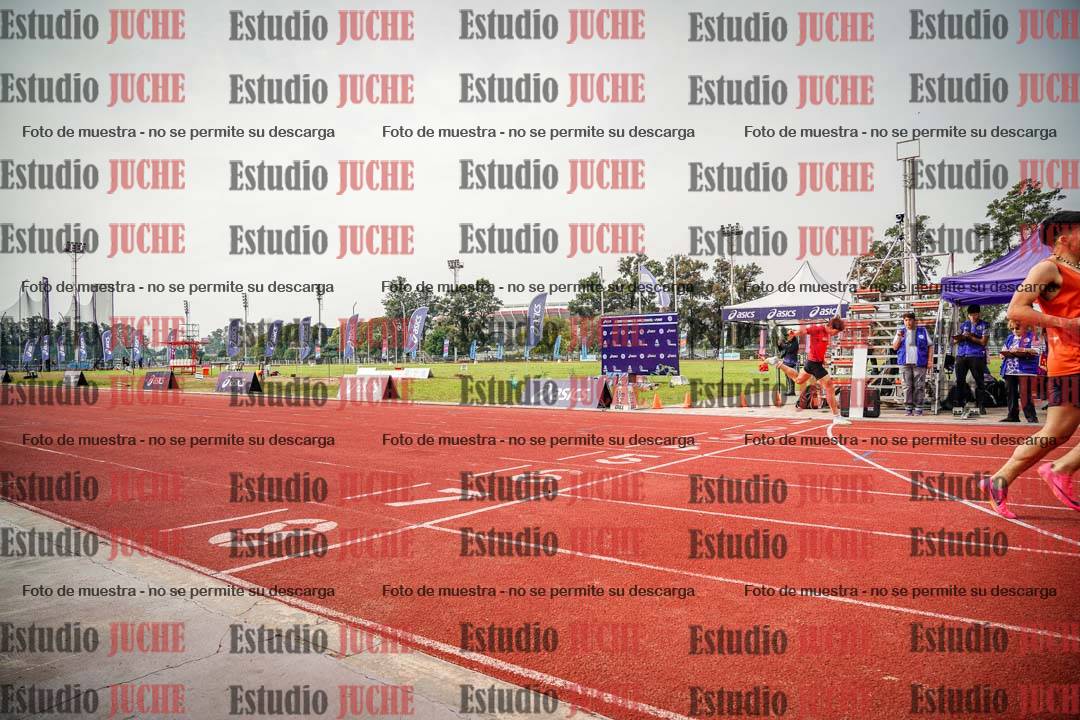 Fotos de los 400 m llanos de varones