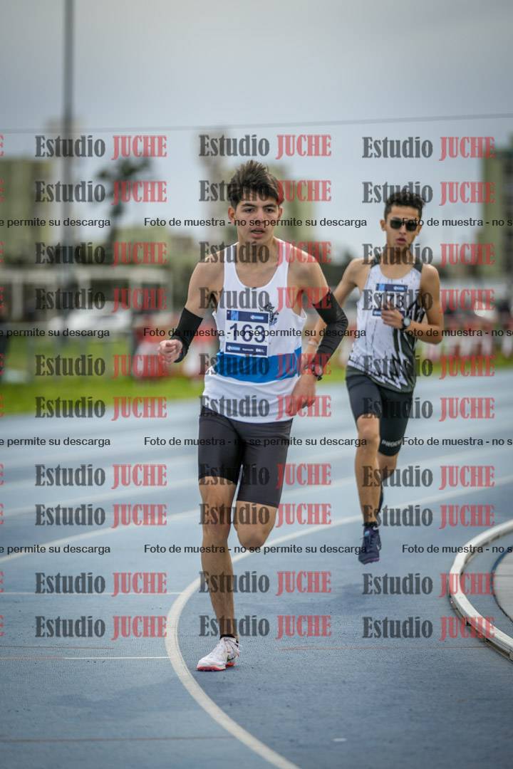 Fotos de los 800 m llanos de varones - U17