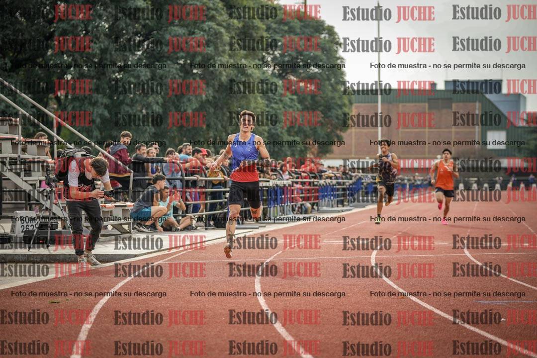 Fotos de los 400 m llanos de varones