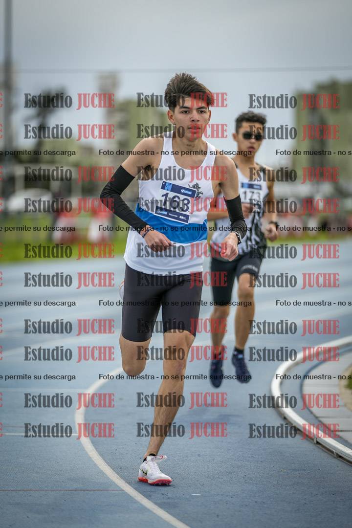Fotos de los 800 m llanos de varones - U17