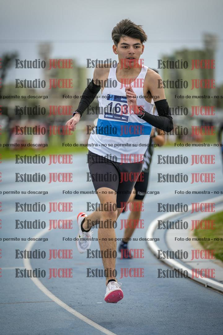 Fotos de los 800 m llanos de varones - U17