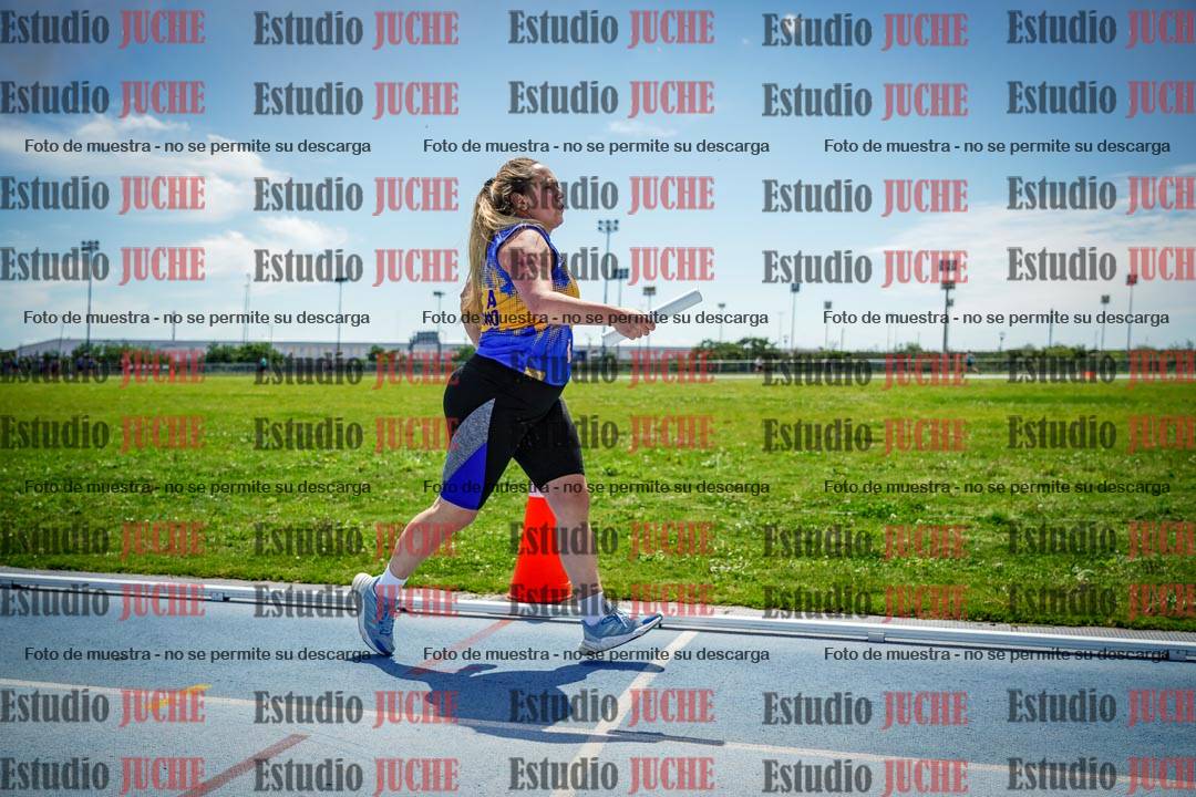 Fotos durante el transcurso de los relevos 20' para running teams - serie 1