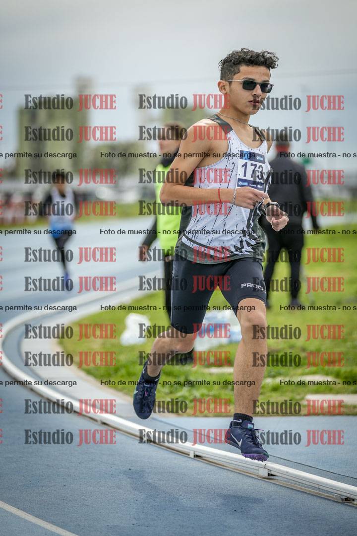 Fotos de los 800 m llanos de varones - U17