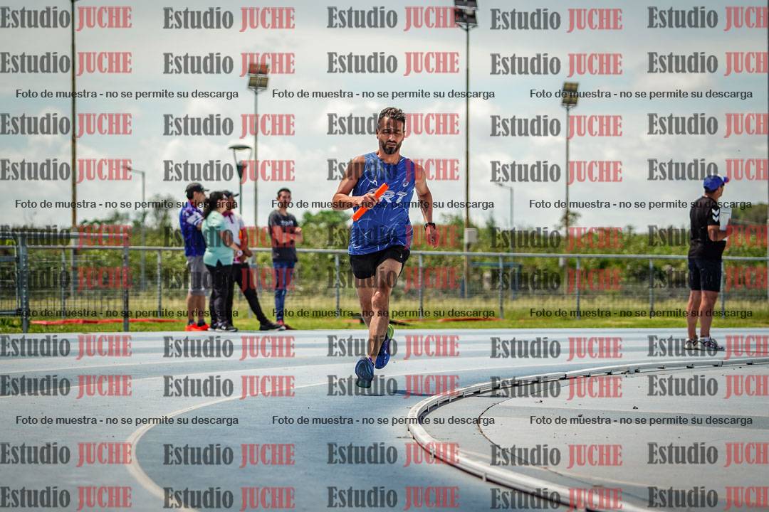 Fotos durante el transcurso de los relevos 20' para running teams - serie 1