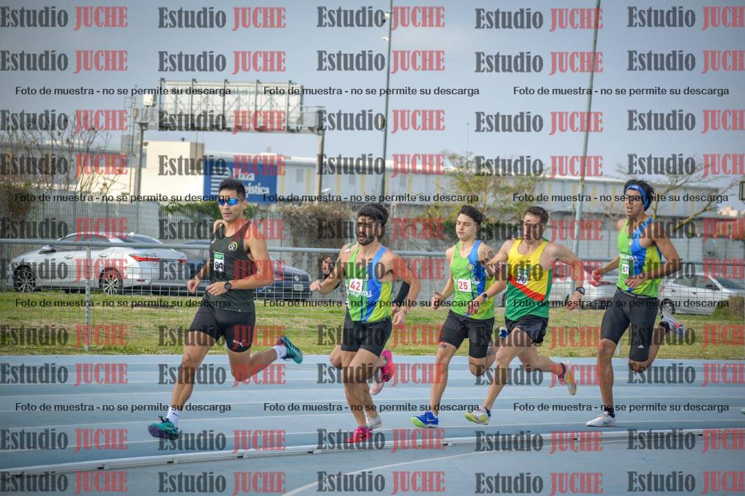 Fotos de los 800 m llanos de varones