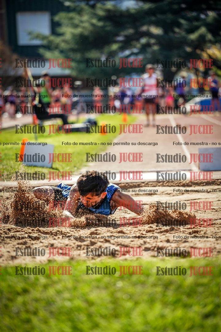 Fotos del salto en largo de varones