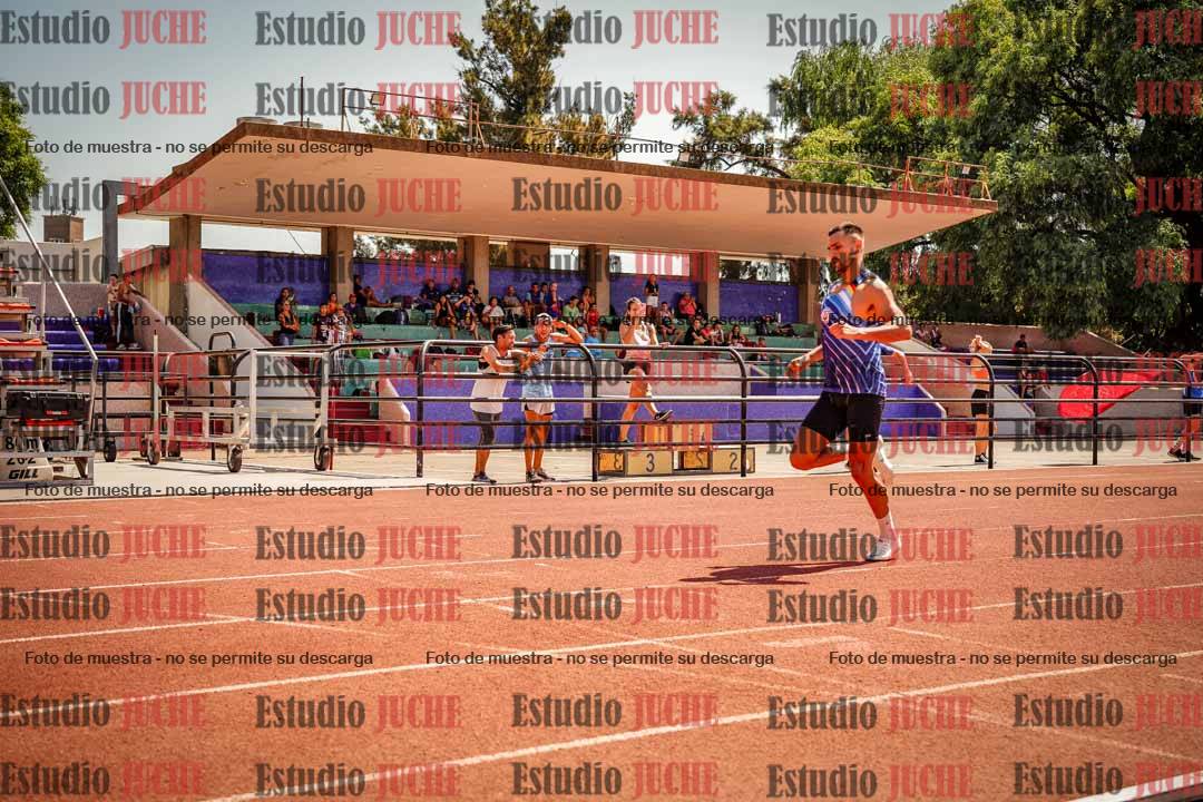 Fotos de los 400 m con vallas de varones