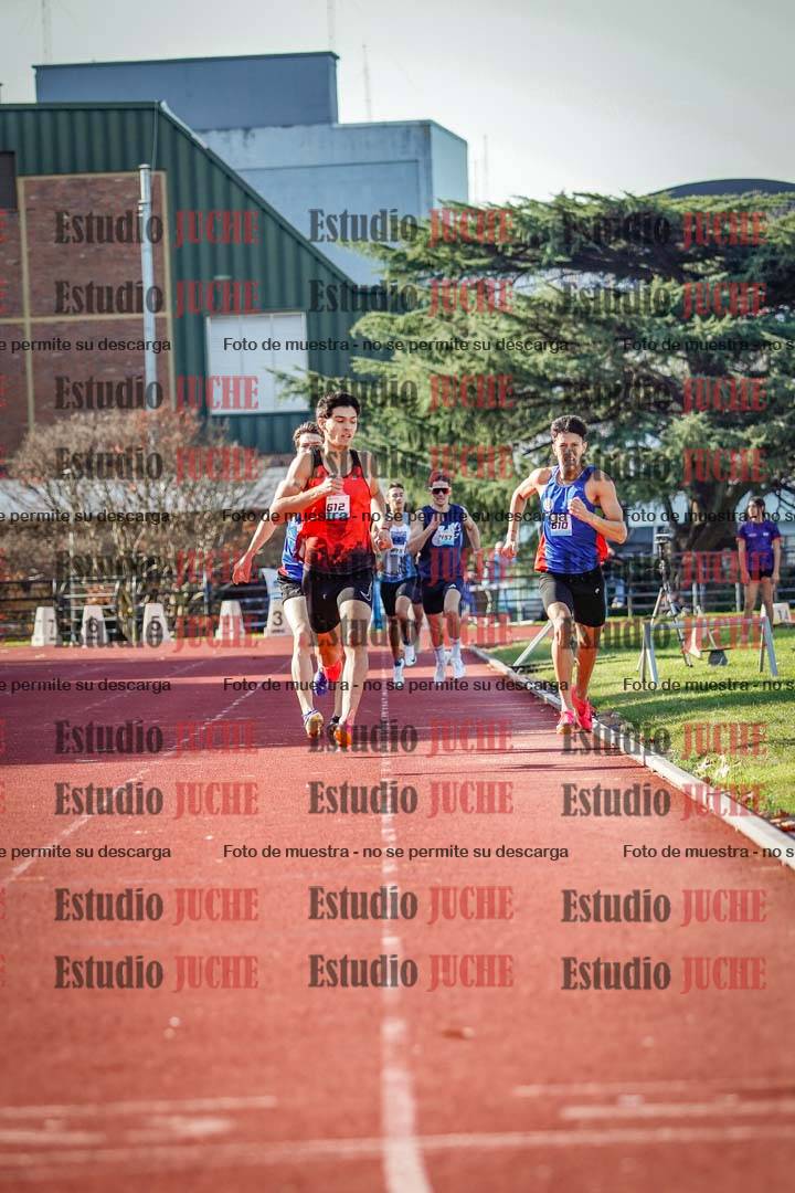 Fotos de los 800 m llanos de varones