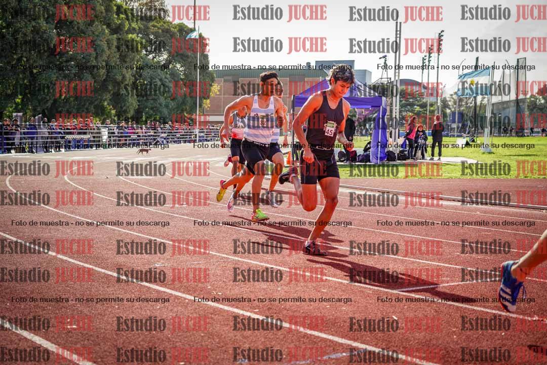 Fotos de los 800 m llanos de varones