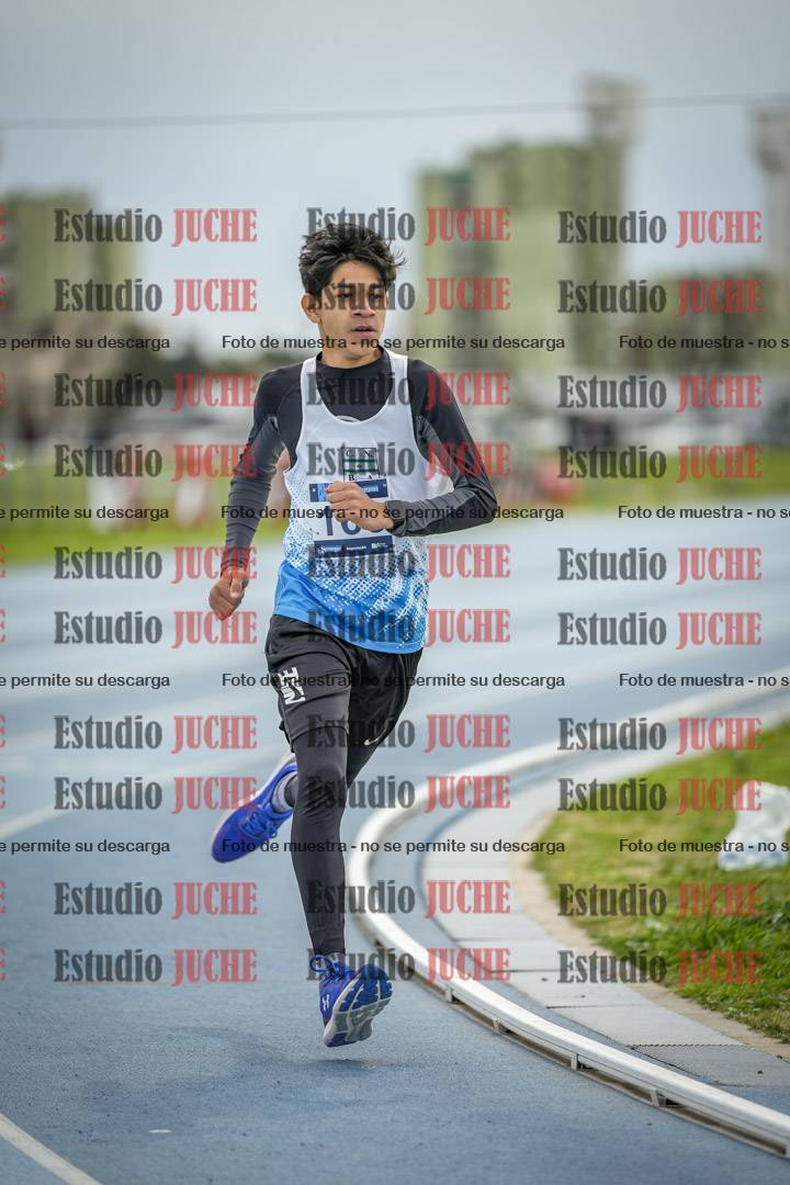 Fotos de los 800 m llanos de varones - U17