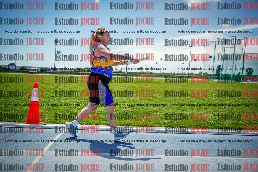 Fotos durante el transcurso de los relevos 20' para running teams - serie 1