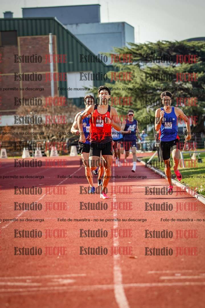 Fotos de los 800 m llanos de varones