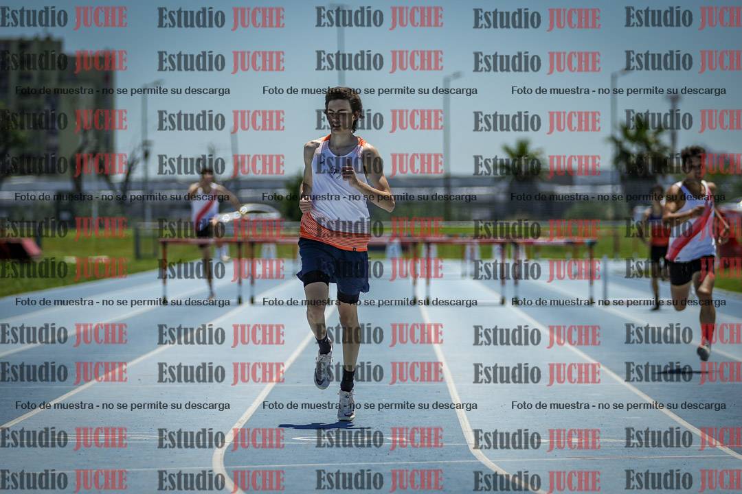 Fotos de los 400 m con vallas de varones