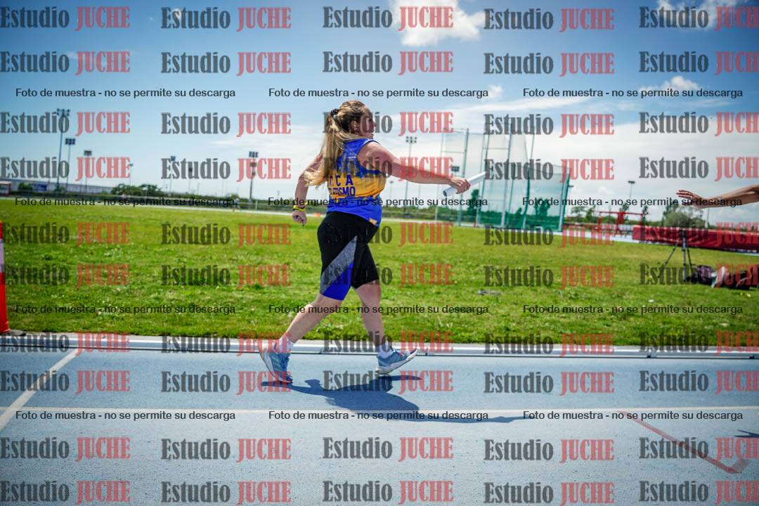 Fotos durante el transcurso de los relevos 20' para running teams - serie 1