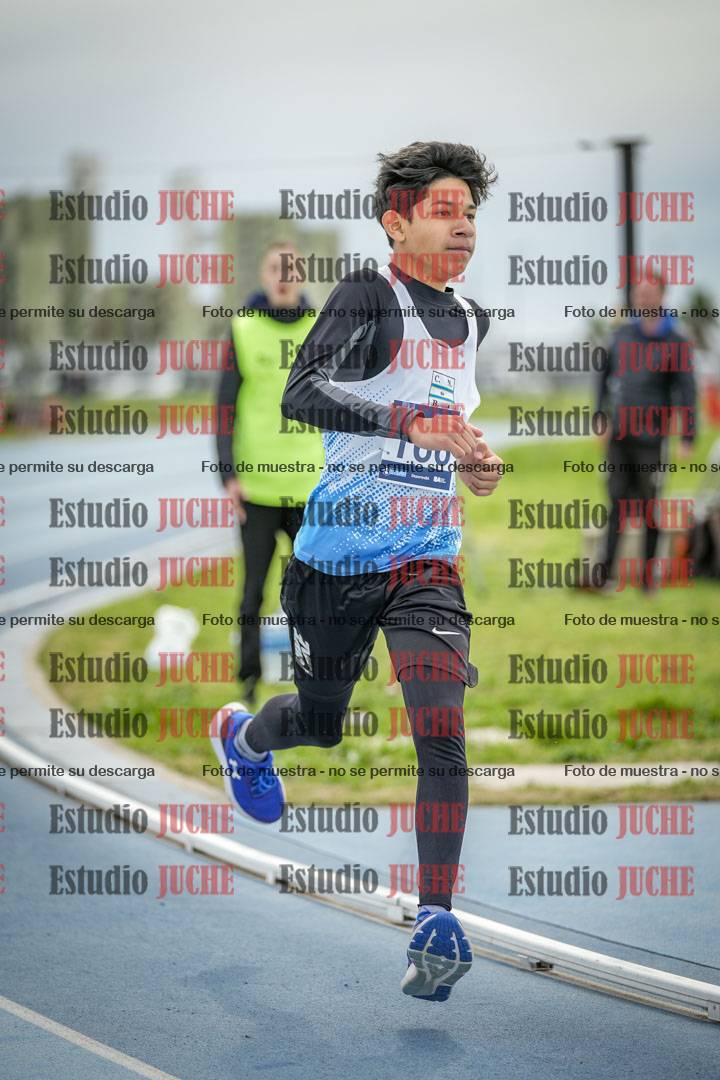 Fotos de los 800 m llanos de varones - U17
