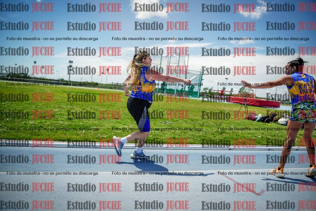 Fotos durante el transcurso de los relevos 20' para running teams - serie 1