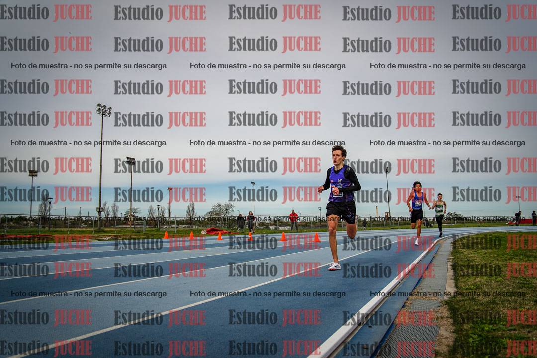 Fotos de los 800 m llanos de varones - U17