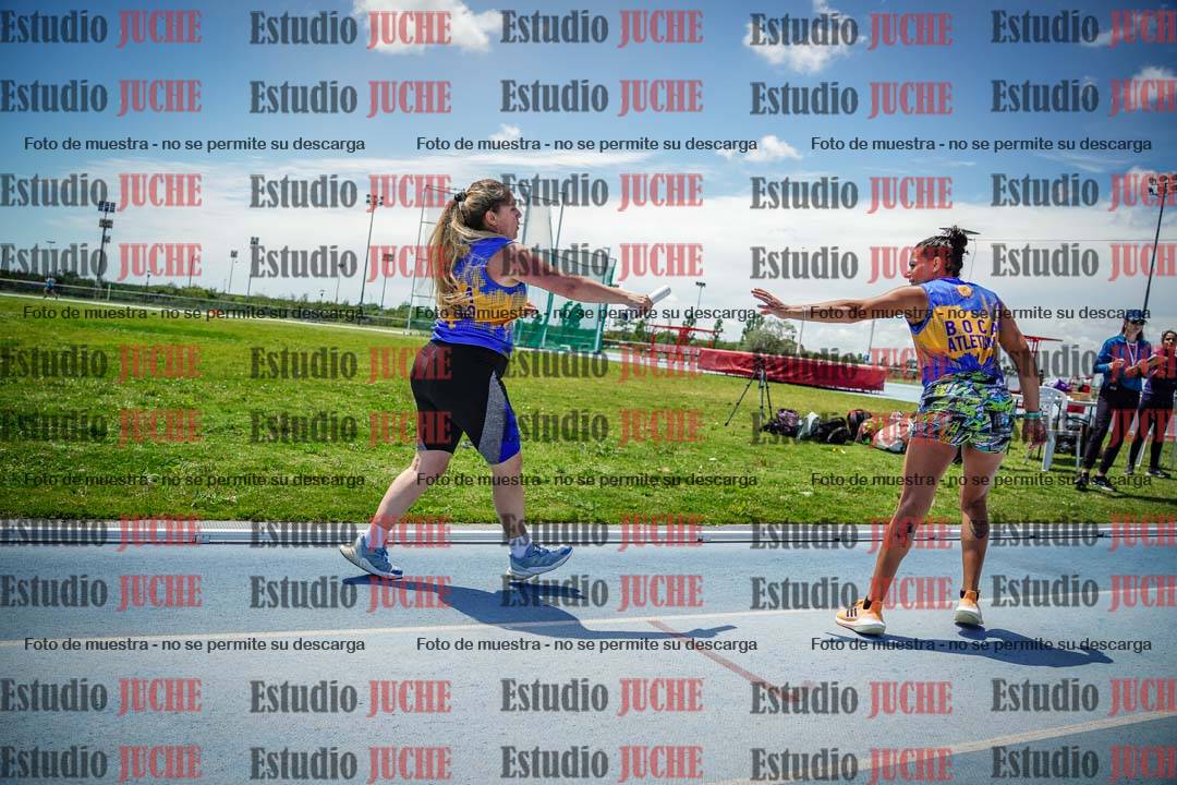 Fotos durante el transcurso de los relevos 20' para running teams - serie 1