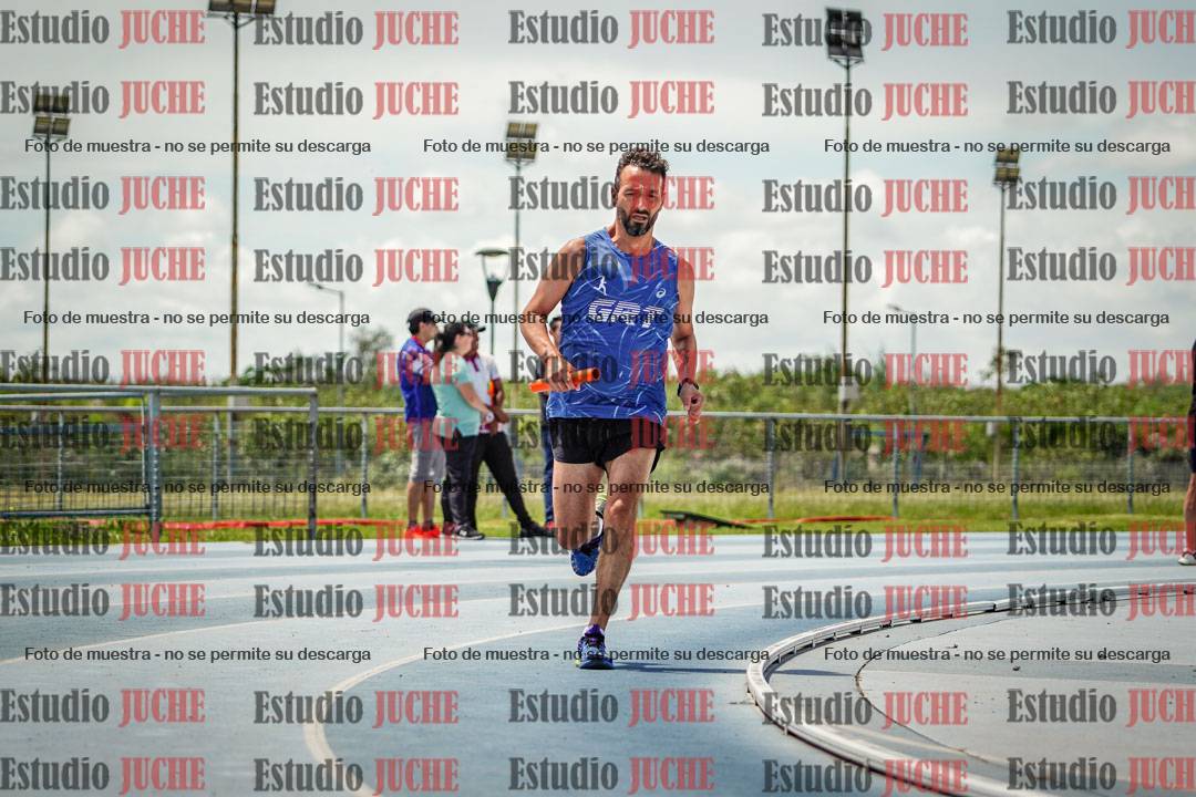 Fotos durante el transcurso de los relevos 20' para running teams - serie 1