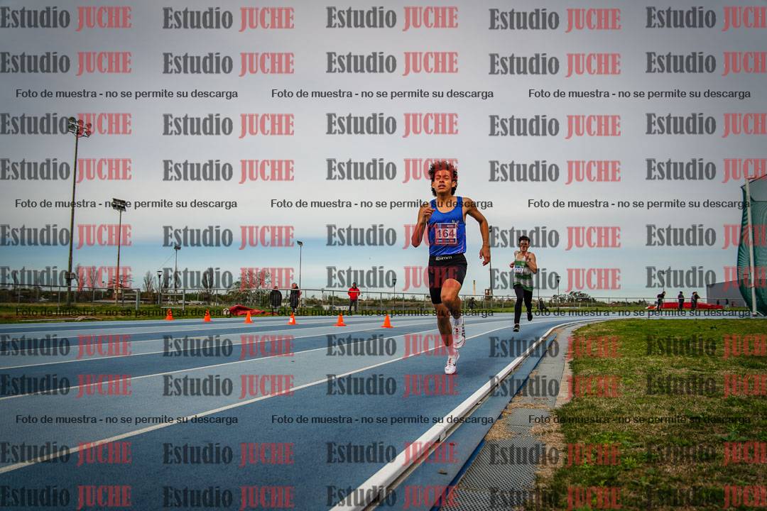 Fotos de los 800 m llanos de varones - U17
