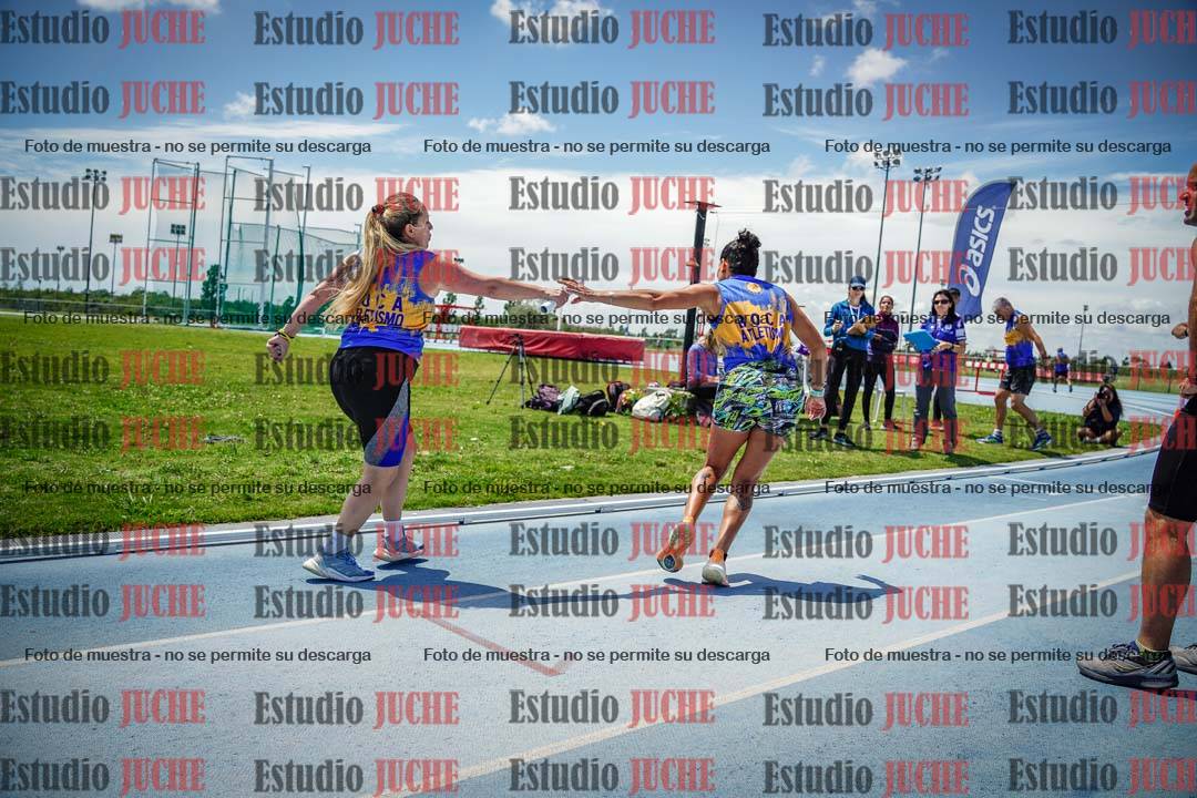 Fotos durante el transcurso de los relevos 20' para running teams - serie 1