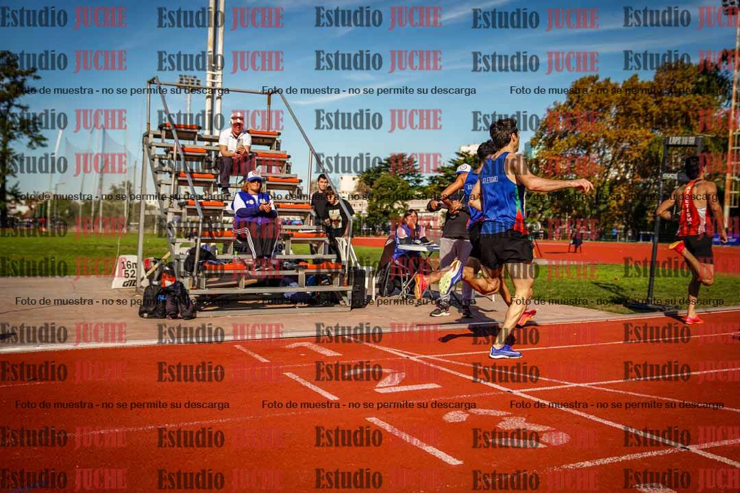 Fotos de los 800 m llanos de varones