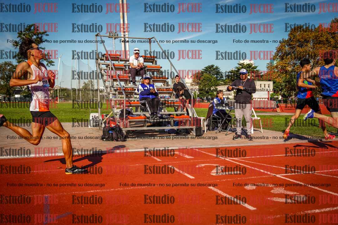 Fotos de los 800 m llanos de varones