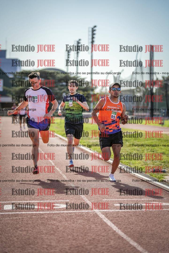 Fotos de los 800 m llanos de varones