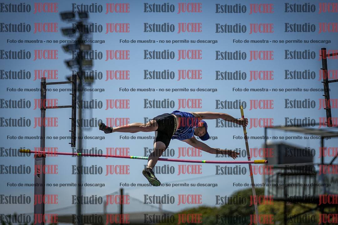 Fotos del salto con garrocha de mujeres y varones