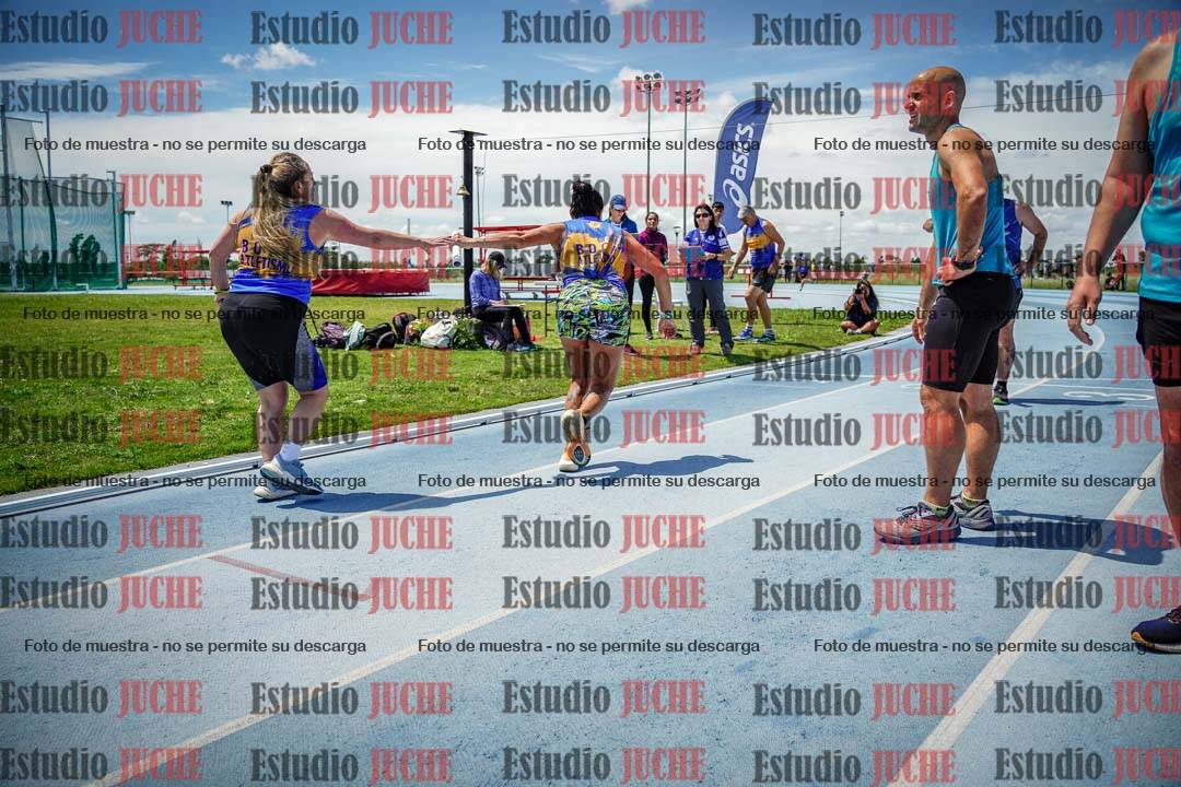 Fotos durante el transcurso de los relevos 20' para running teams - serie 1