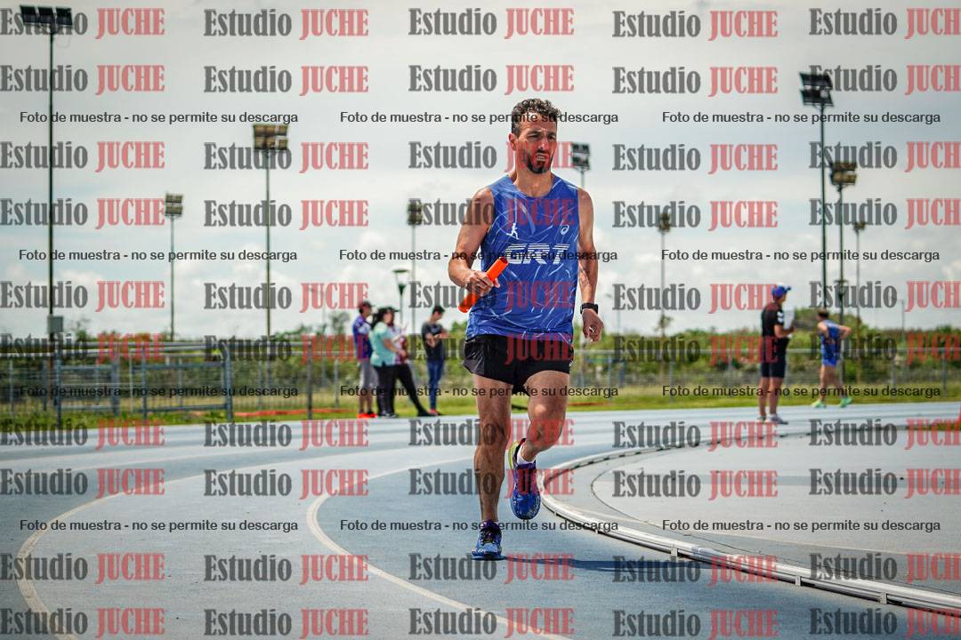Fotos durante el transcurso de los relevos 20' para running teams - serie 1