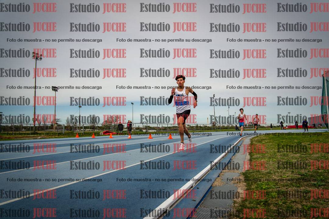 Fotos de los 800 m llanos de varones - U17