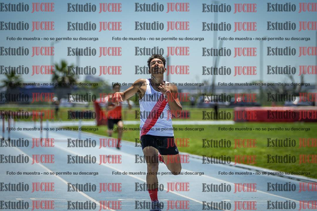 Fotos de los 400 m con vallas de varones